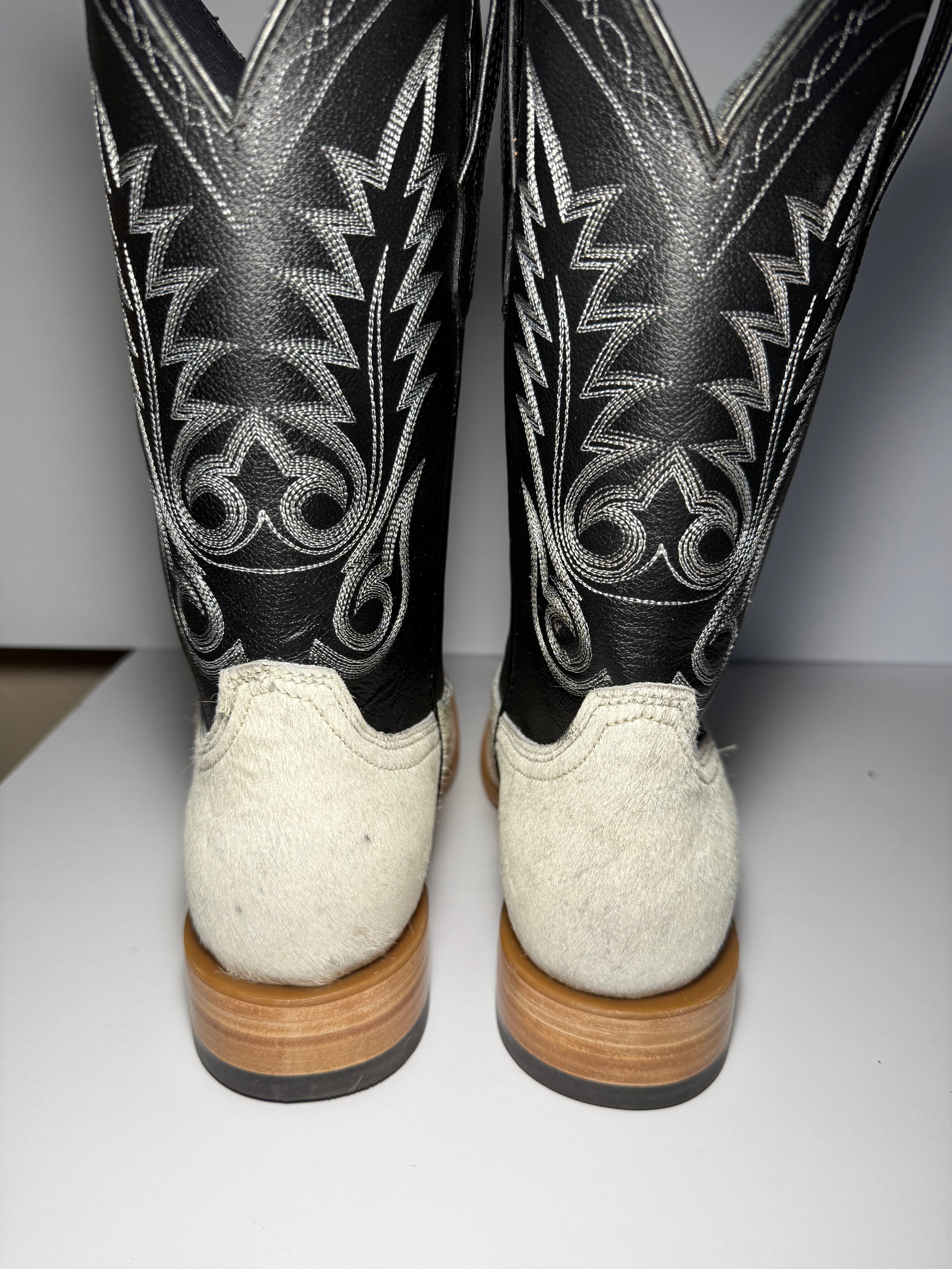 Cowhide Size 9.5